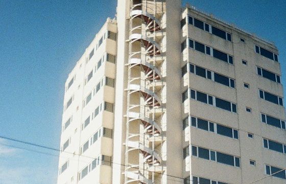 為什么粉刷石膏攪拌后凝固快？